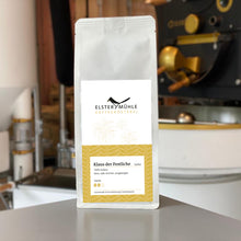 Laden Sie das Bild in den Galerie-Viewer, Klaus der Festliche